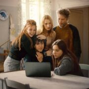 声なき想いが響く!Netflix映画「マイ・ボイス: こころの歌」あらすじ、キャスト、見どころまとめ 17